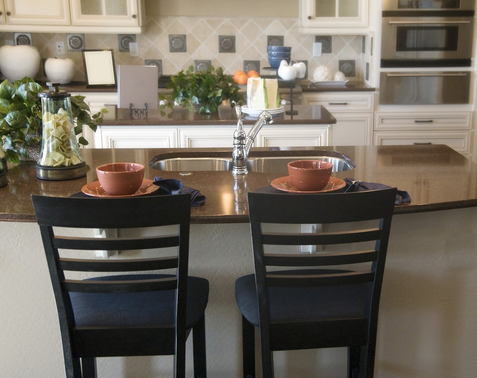 how to match bar stools to kitchen