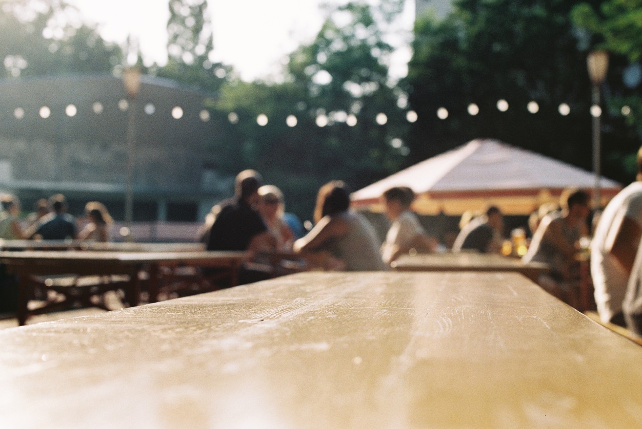 picnic-tables-at-beer-garden